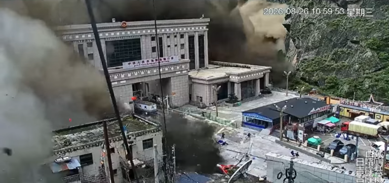 吉隆口岸泥石流